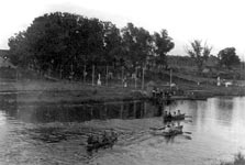 1930-е годы. Берег реки Клязьмы и лодочная станция в парке КОР. *jpg, 900×606, 193 Kb