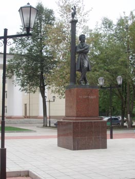 Памятник А.С.Пушкину по проекту скульптора В. Клыкова. Фото 2009 г. *.jpg, 675×900, 111 Kb